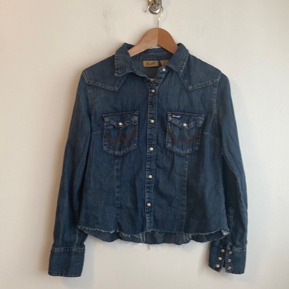 Wrangler Tops - Gently Worn Women’s Size Medium Distressed Wrangler Denim Snap Front Shirt.